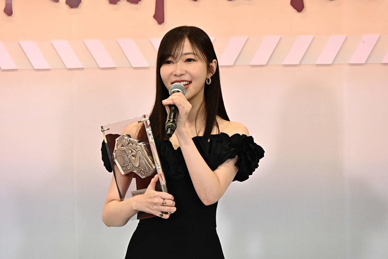 表彰式に参加した指原莉乃
