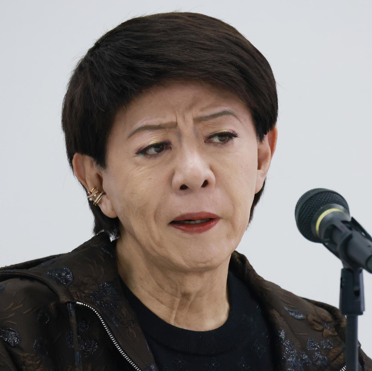 会見でいつもの表情を見せる美川憲一（撮影・中島郁夫）