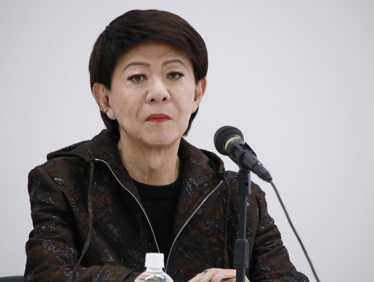復帰会見を行う美川憲一（撮影・中島郁夫）