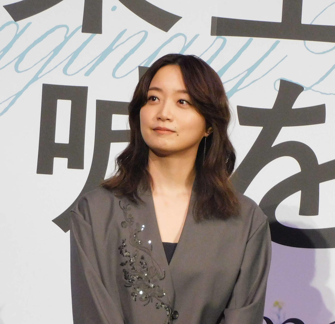 映画「架空の犬と嘘をつく猫」の完成披露上映会に登壇した深川麻衣（撮影・寺本吏輝）