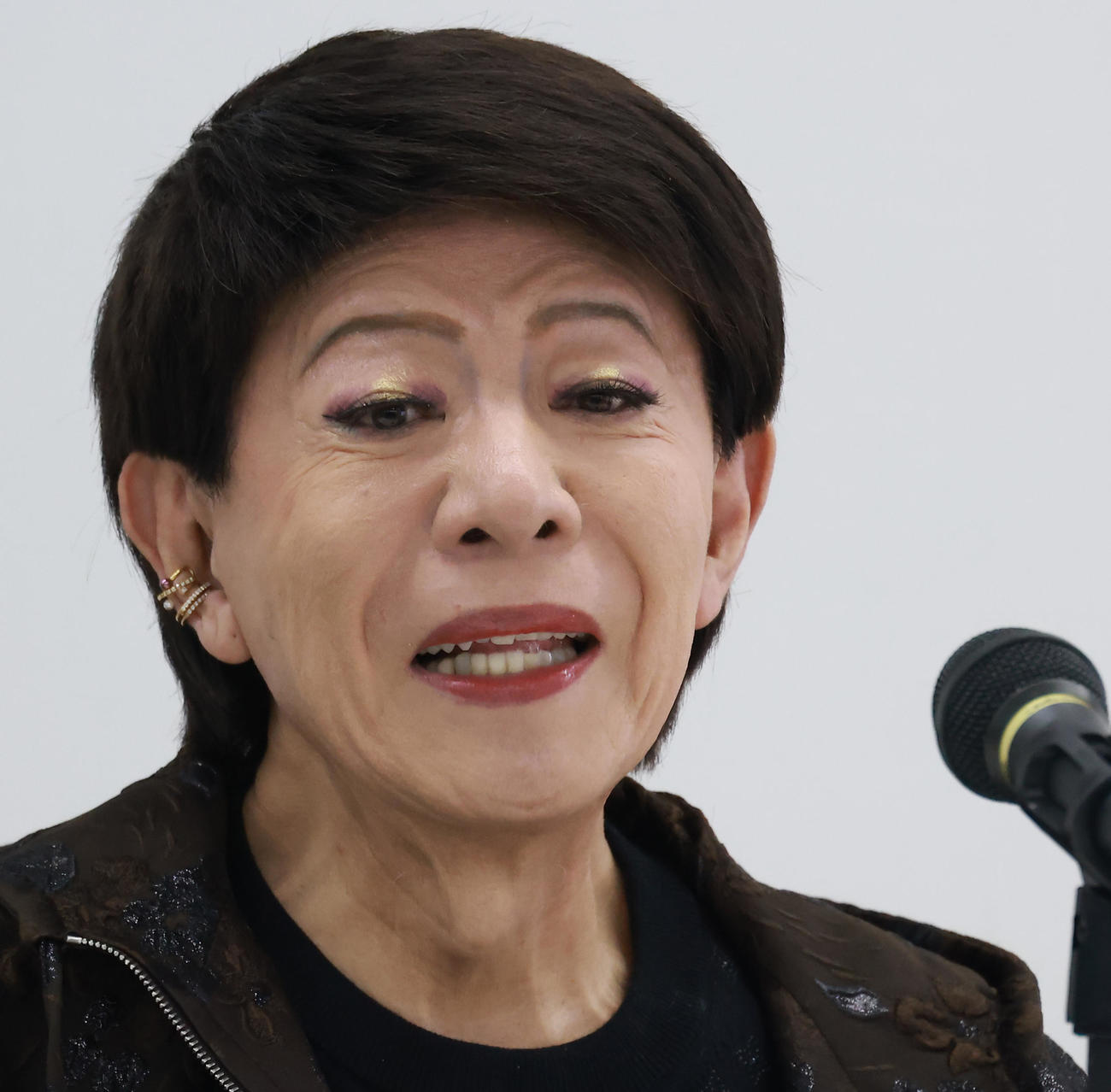 復帰会見を行う美川憲一（撮影・中島郁夫）