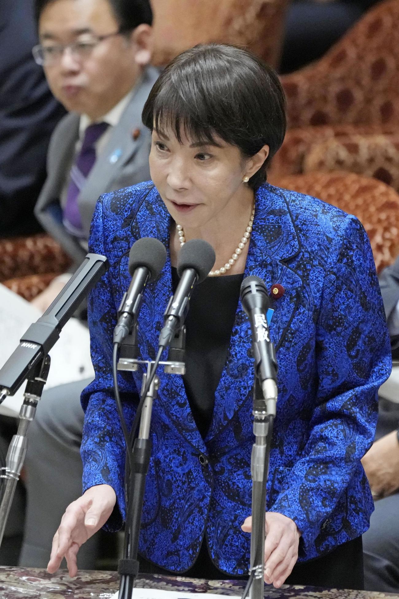 衆院予算委の集中審議で答弁する高市首相（共同）