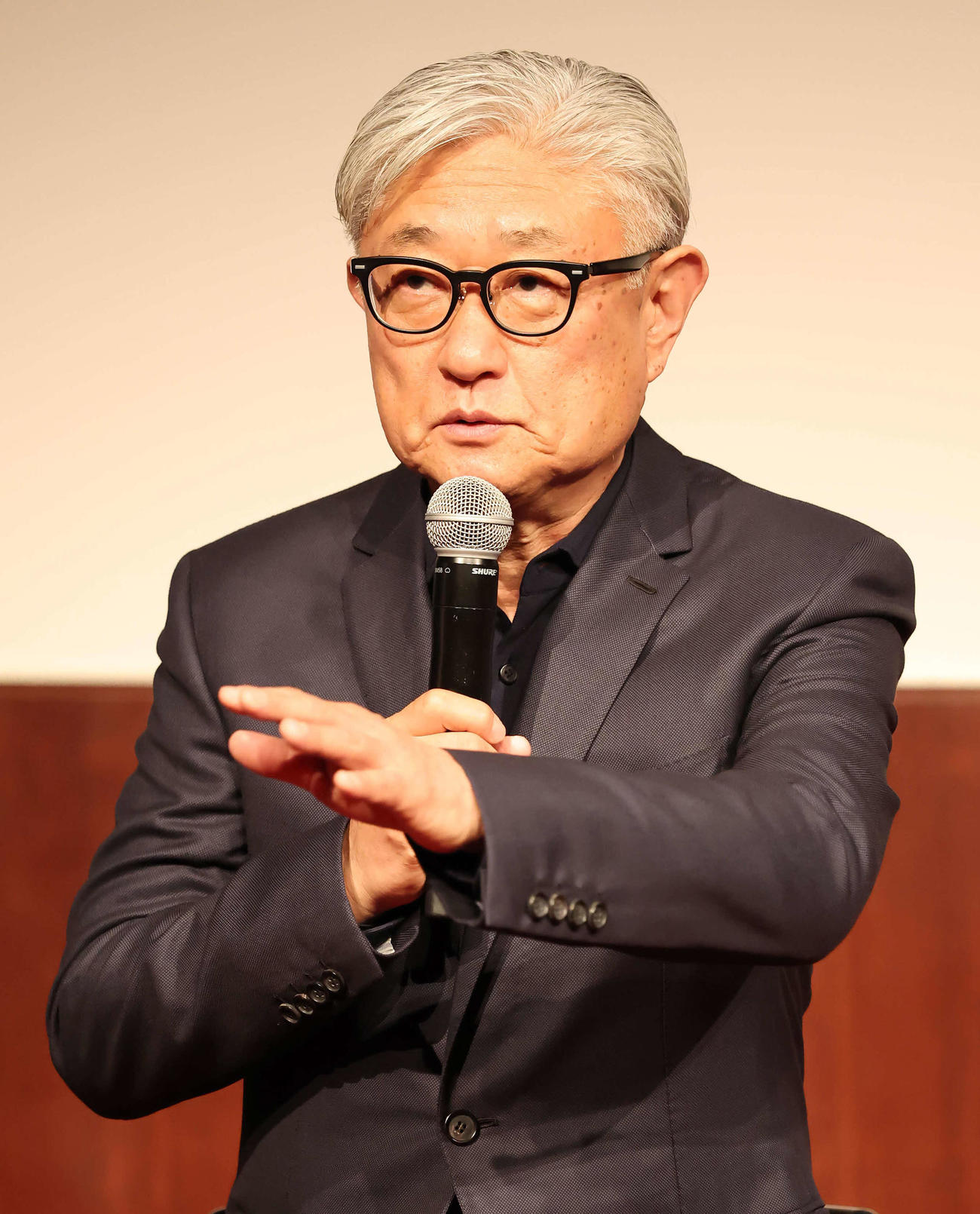 堤幸彦氏