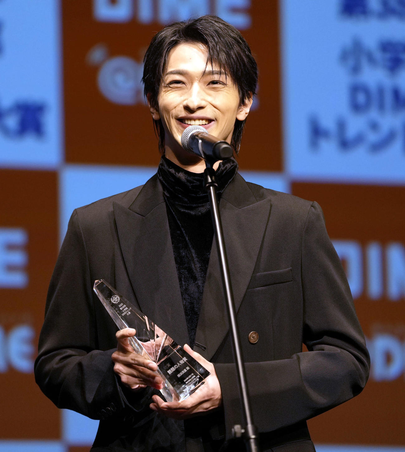 話題の人物賞を受賞する横浜流星（撮影・小島史椰）