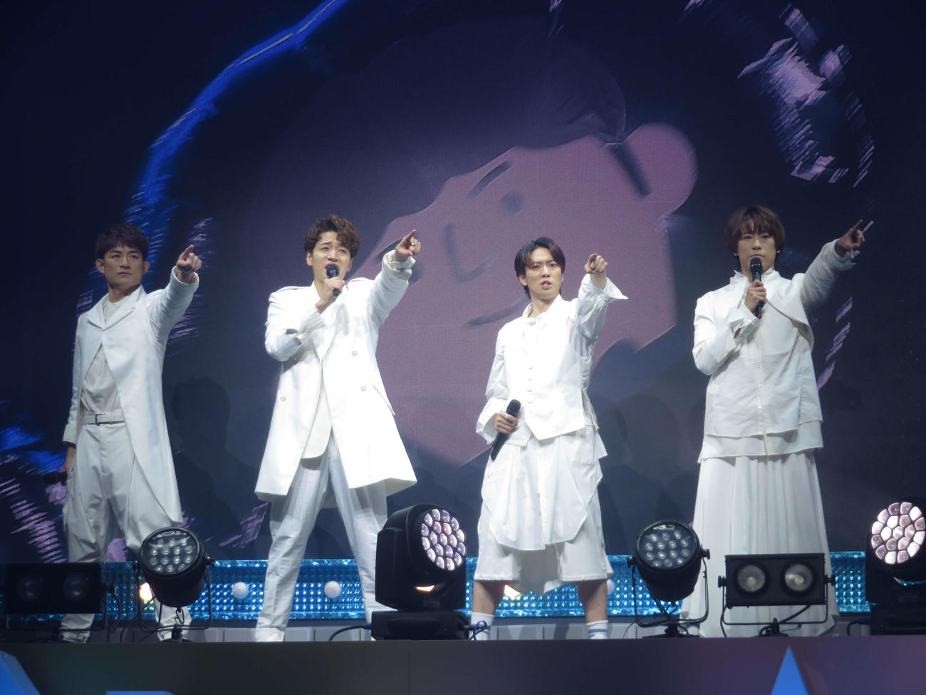 「ENTA！8 4U．Zepp in de SHOW」フォトコールを行うふぉ～ゆ～の、左から松崎祐介、福田悠太、辰巳雄大、越岡裕貴