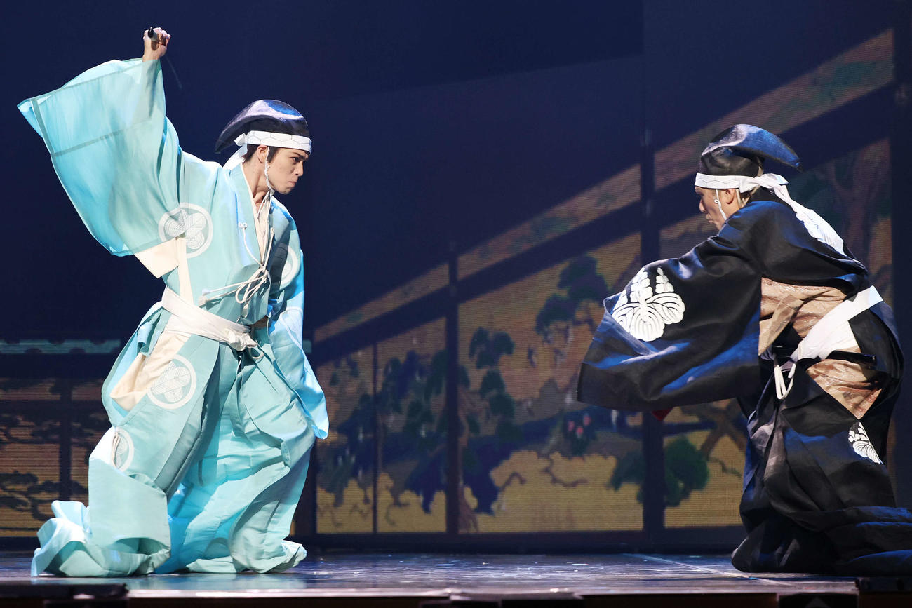 舞台「忠臣蔵」プレスコールに臨む立石俊樹と高橋克典（右）（撮影・宮地輝）