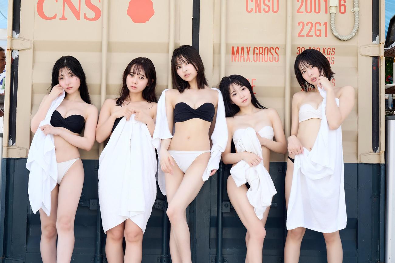 「週刊プレイボーイ」のグラビアに登場している＃ババババンビ(c)Takeo Dec.／集英社