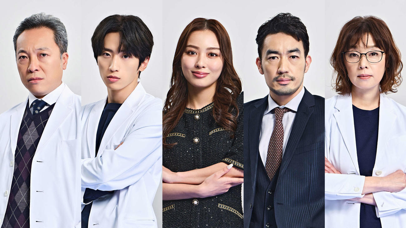 「ヤンドク！」に出演する、左から音尾琢真、許豊凡、内田理央、大谷亮平、大塚寧々（C）フジテレビ