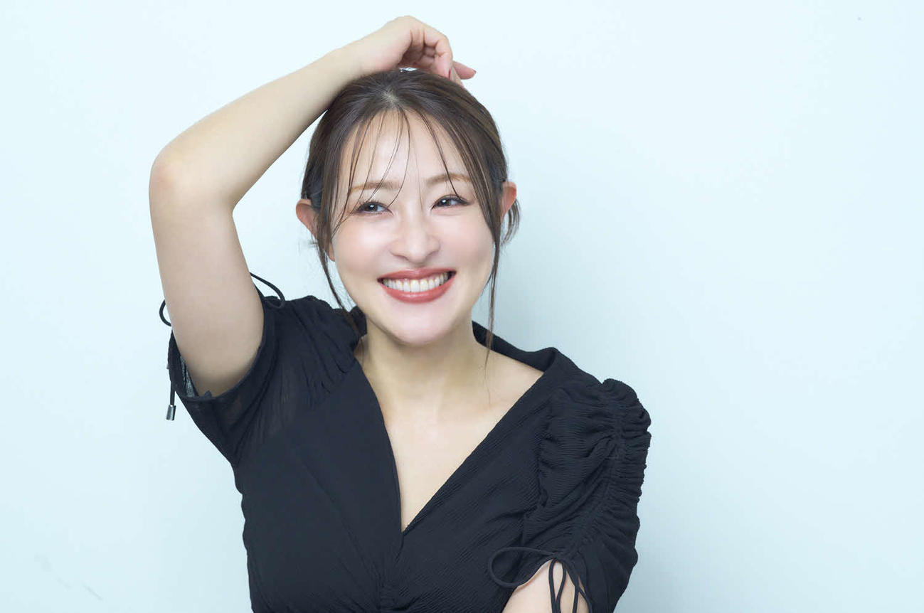 大沢あかねが26年2月2日に出版する美容実用書「遅咲き　肌管理オタク　美容に全ぶり」の1カット