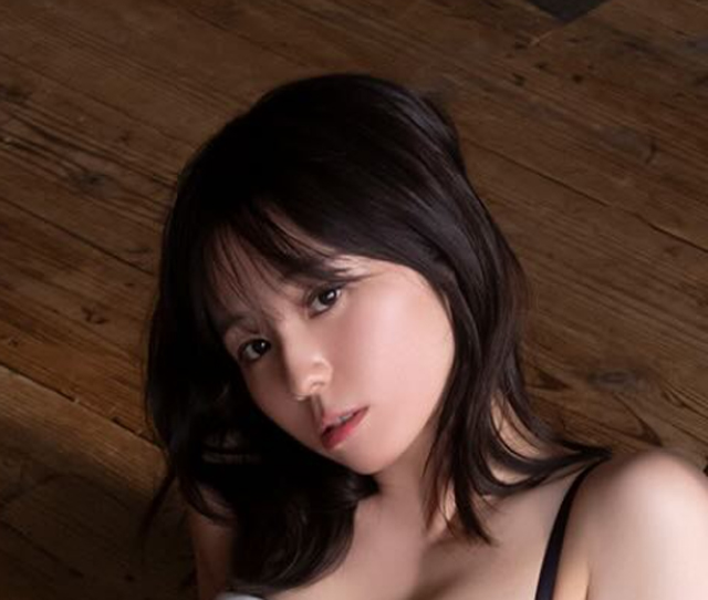 シャワーショットを公開した小池里奈（小池里奈のインスタグラムから）