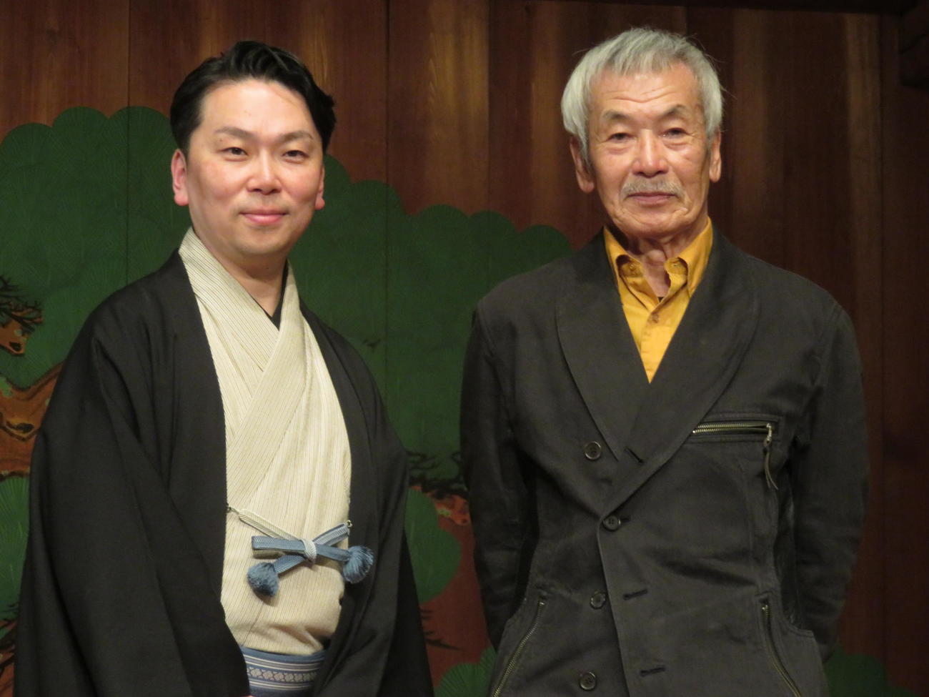 「田中泯＋谷口裕和　独独座－コレモコテン－」記者会見を行った田中泯（右）と谷口裕和
