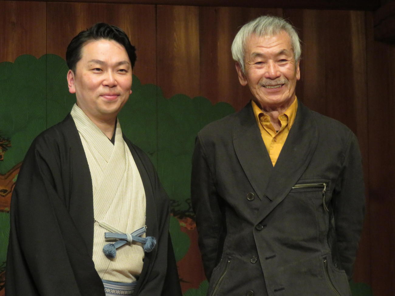 「田中泯＋谷口裕和　独独座－コレモコテン－」記者会見を行った田中泯（右）と谷口裕和