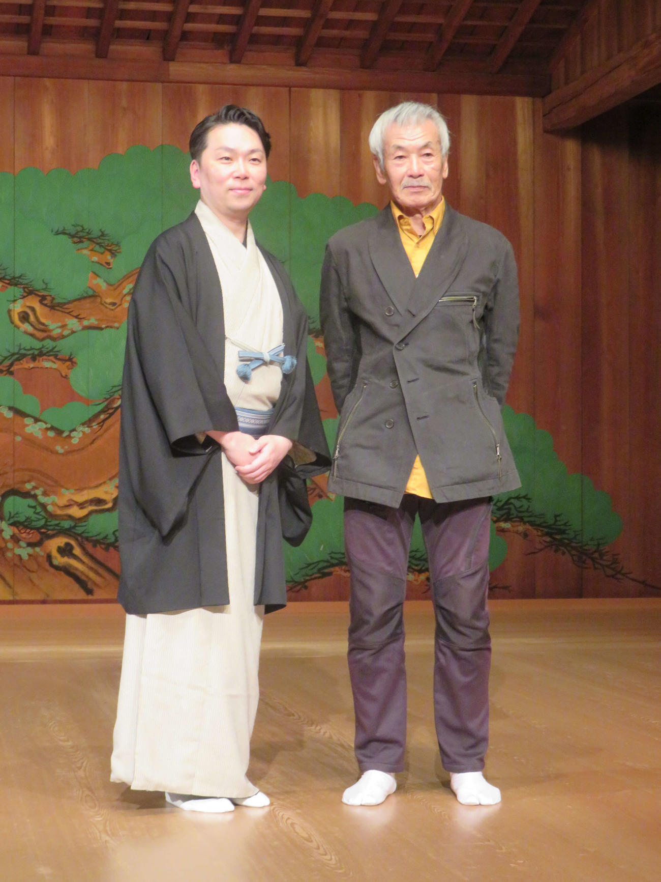「田中泯＋谷口裕和　独独座－コレモコテン－」記者会見を行った田中泯（右）と谷口裕和