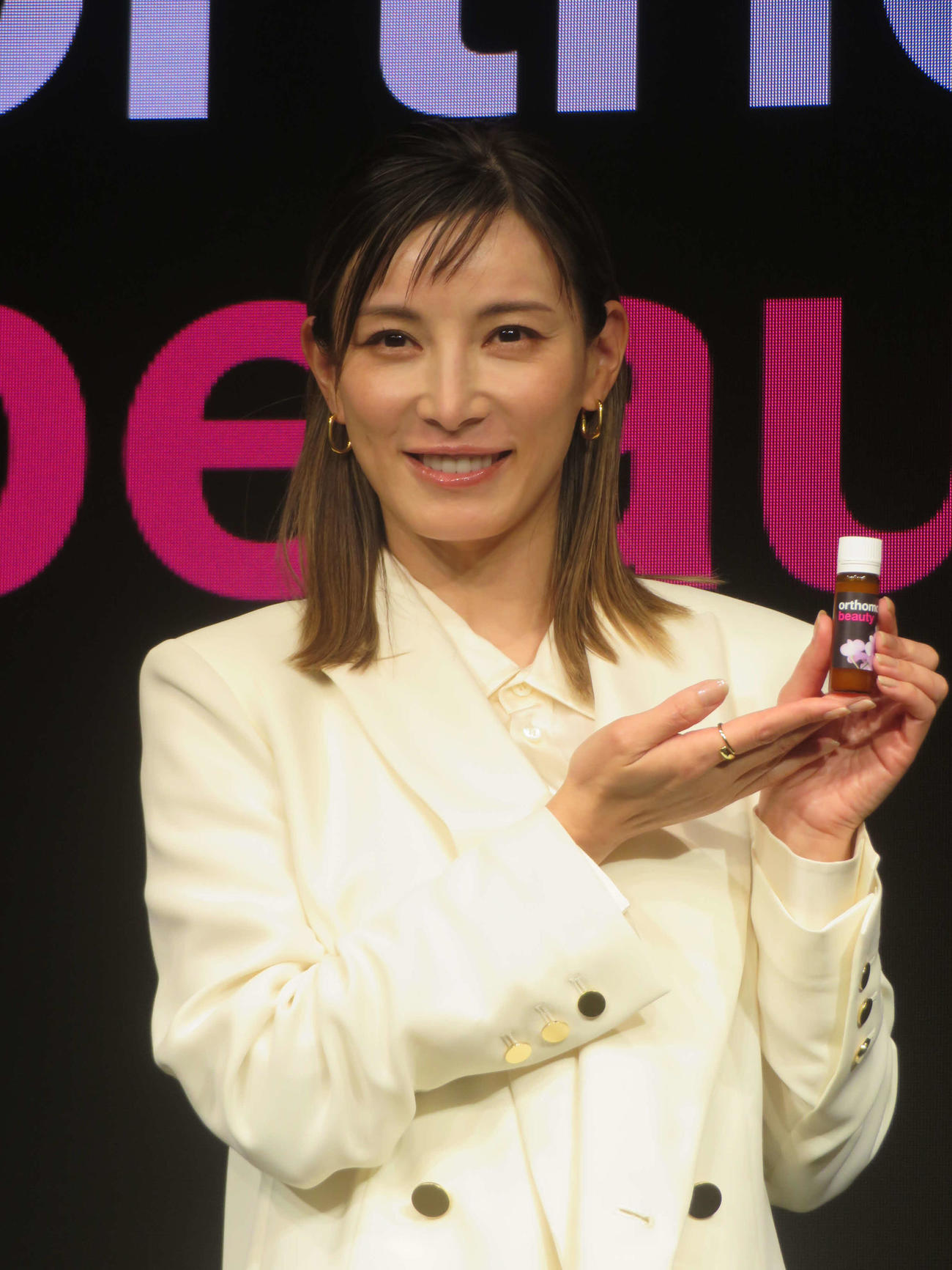 ビューティードリンク「オーソモル・ビューティー」アンバサダー就任式に出席した加藤あい（撮影・川田和博）
