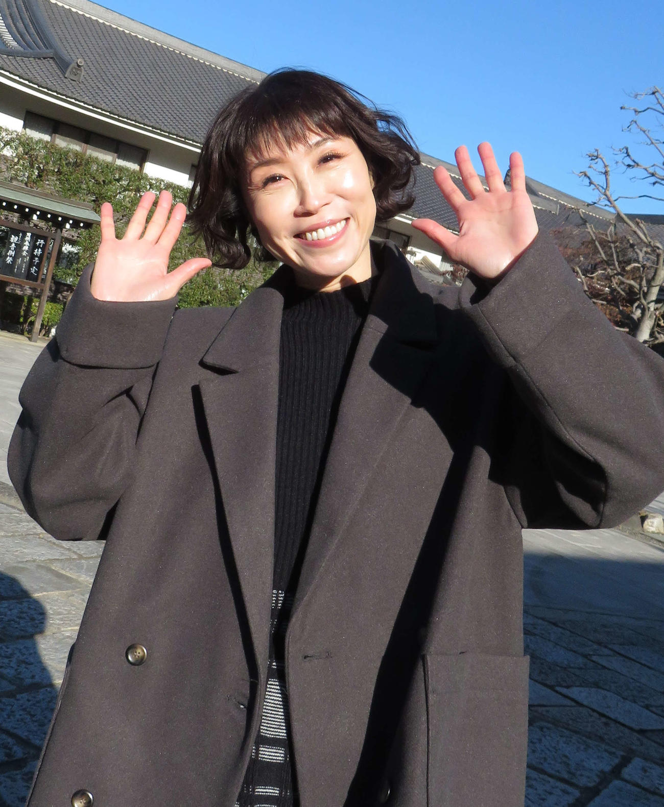 徳間ジャパン元社長・徳間康快さんの墓前に、NHK紅白歌合戦23年連続出場を報告した水森かおり