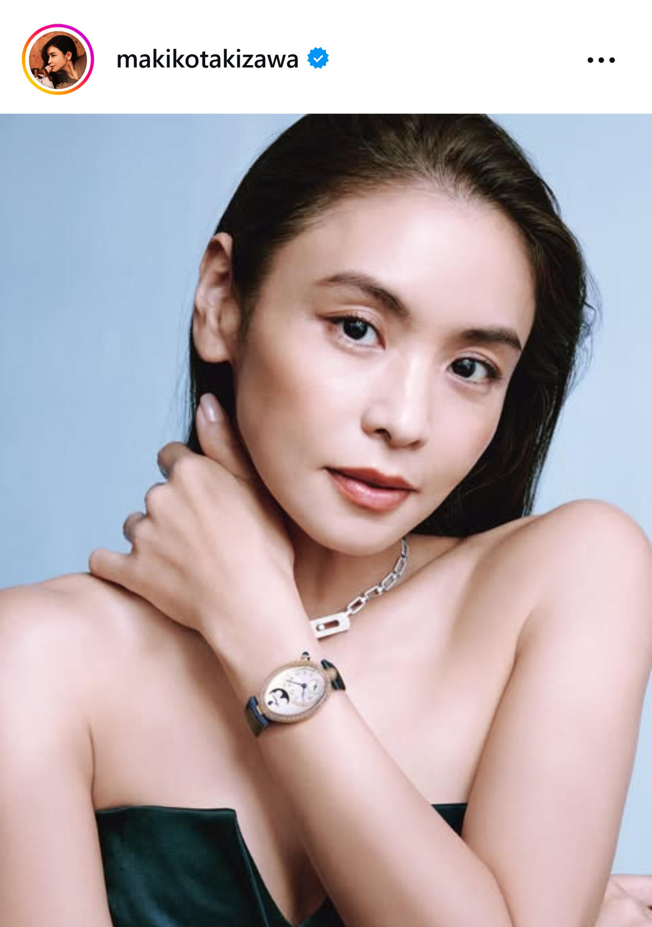 デコルテあらわなショット（滝沢眞規子のインスタグラムから）