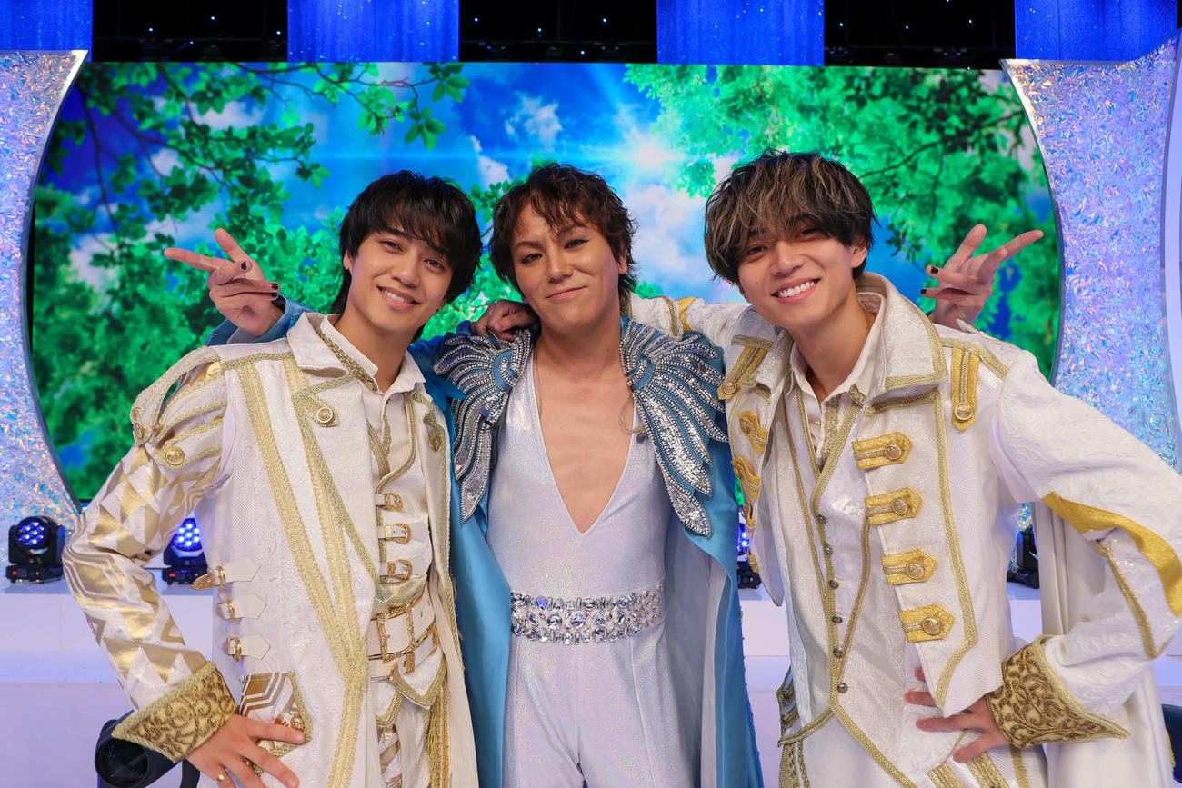 楽曲提供を行った50TA（中央）とKing＆Prince髙橋海人、永瀬廉（右）