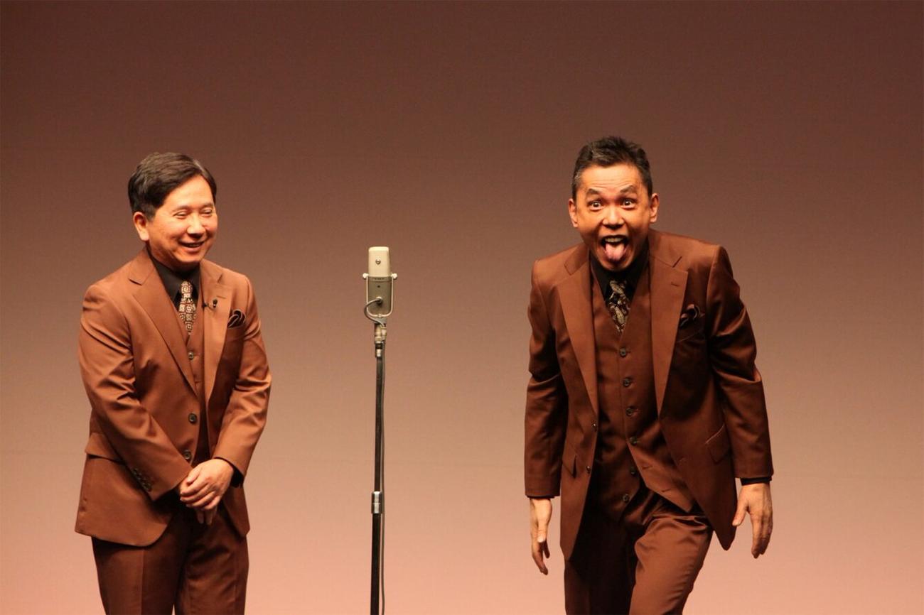 爆笑問題の田中裕二（左）と太田光