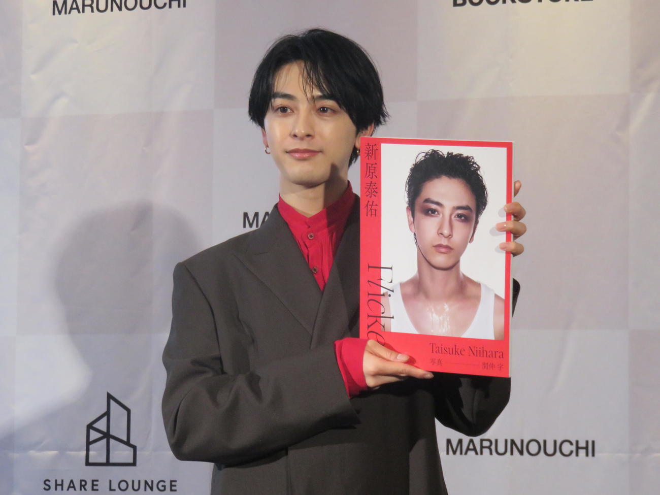 ファースト写真集「Flicker」のイベント前取材に臨んだ新原泰佑