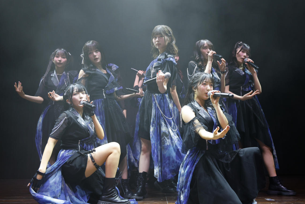 デビュー2周年記念ライブを行ったWHITE SCORPION（C）OVERSE／KING RECORDS