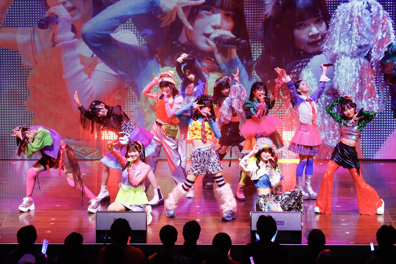 デビュー2周年記念ライブを行ったWHITE SCORPION（C）OVERSE／KING RECORDS