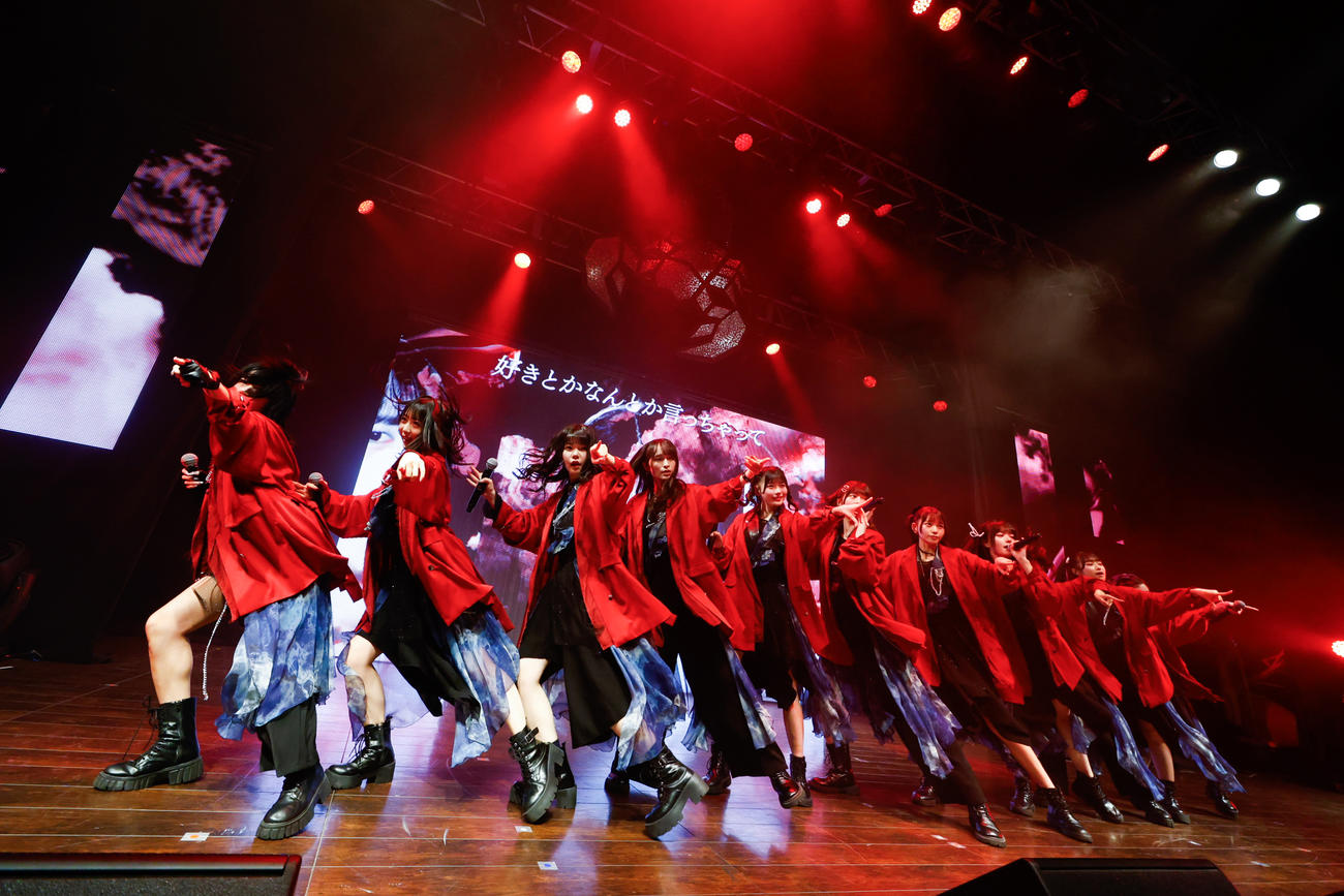 デビュー2周年記念ライブを行ったWHITE SCORPION（C）OVERSE／KING RECORDS