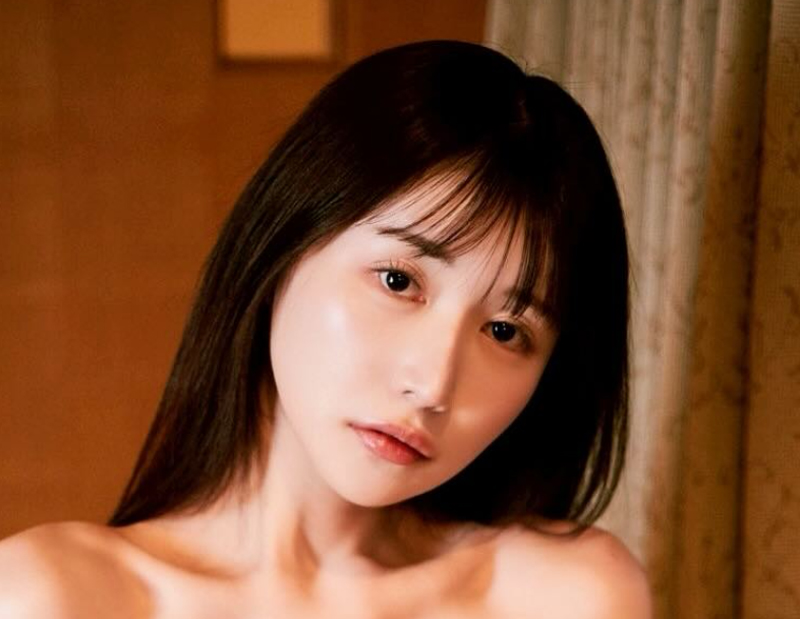 デコルテ大胆露出の藍野りな（藍野りなのインスタグラムから）