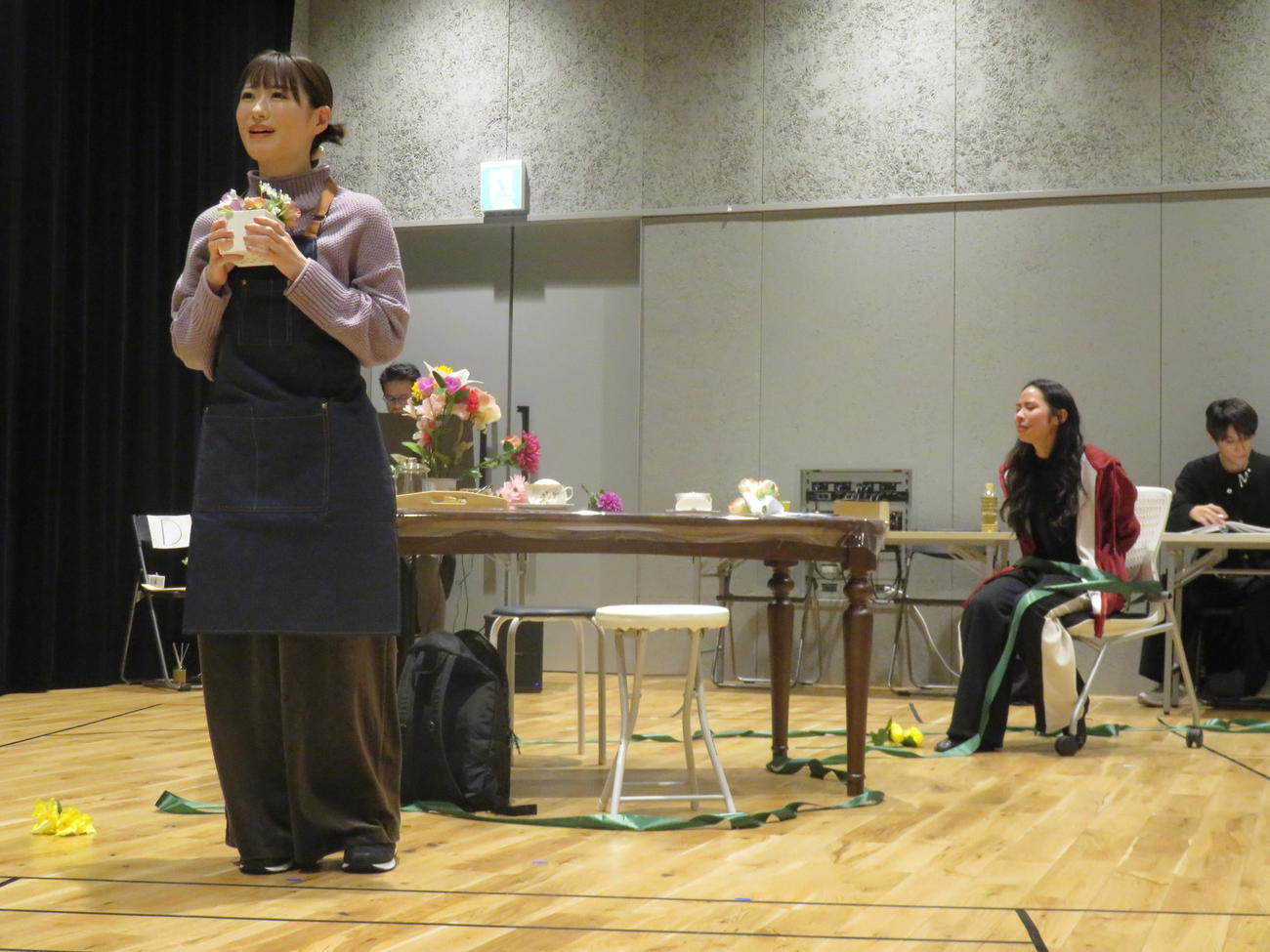 ミュージカル「白爪草」稽古場披露のワンシーン