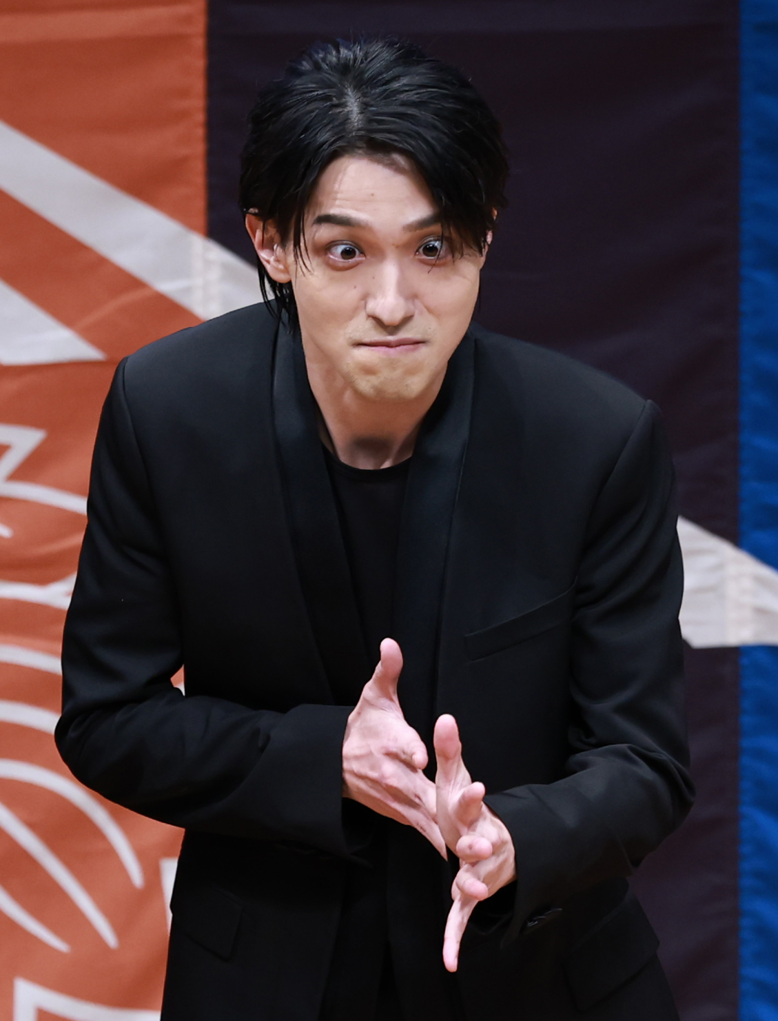NHK大河ドラマ「べらぼう～蔦重栄華乃夢噺～」最終回パブリックビューイング＆トークショーでおどける横浜流星（撮影・野上伸悟）