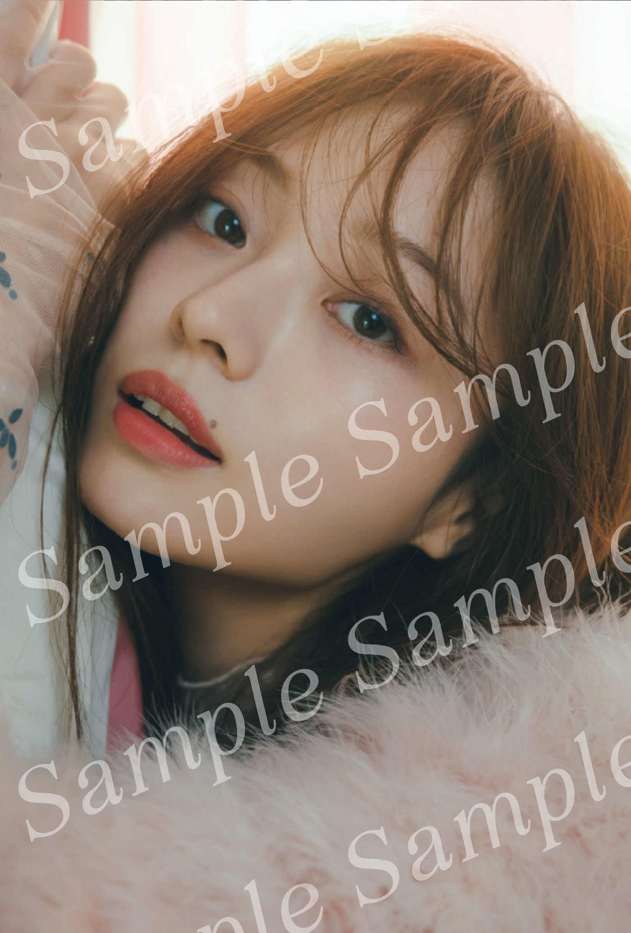 公開された乃木坂46梅澤美波セカンド写真集の特典ポストカード（撮影・東京祐）