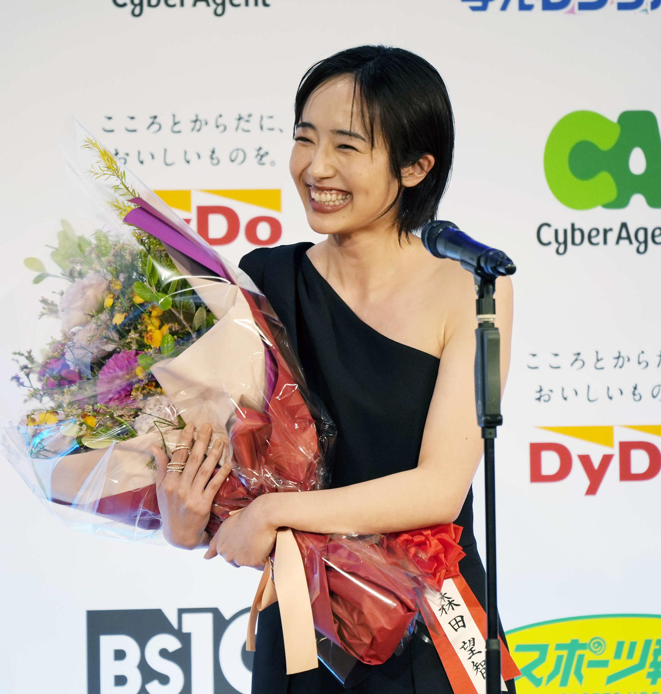映画「ナイトフラワー」で助演女優賞を受賞しあいさつをする森田望智（撮影・小島史椰）