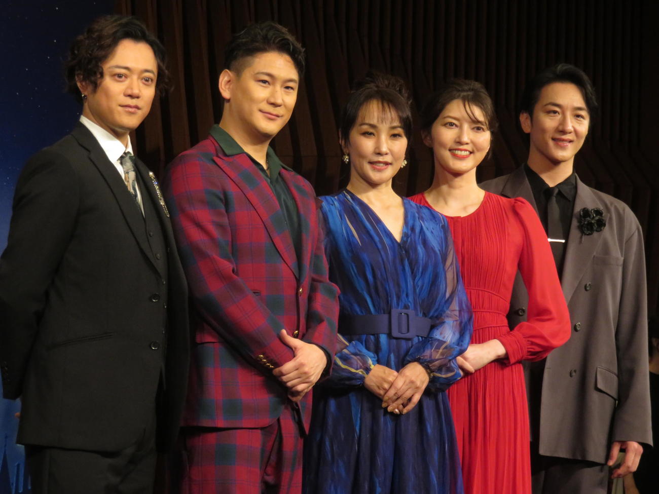 ミュージカル「メリー・ポピンズ」制作発表に出席した、左から上川一哉、小野田龍之介、濱田めぐみ、朝夏まなと、大貫勇輔