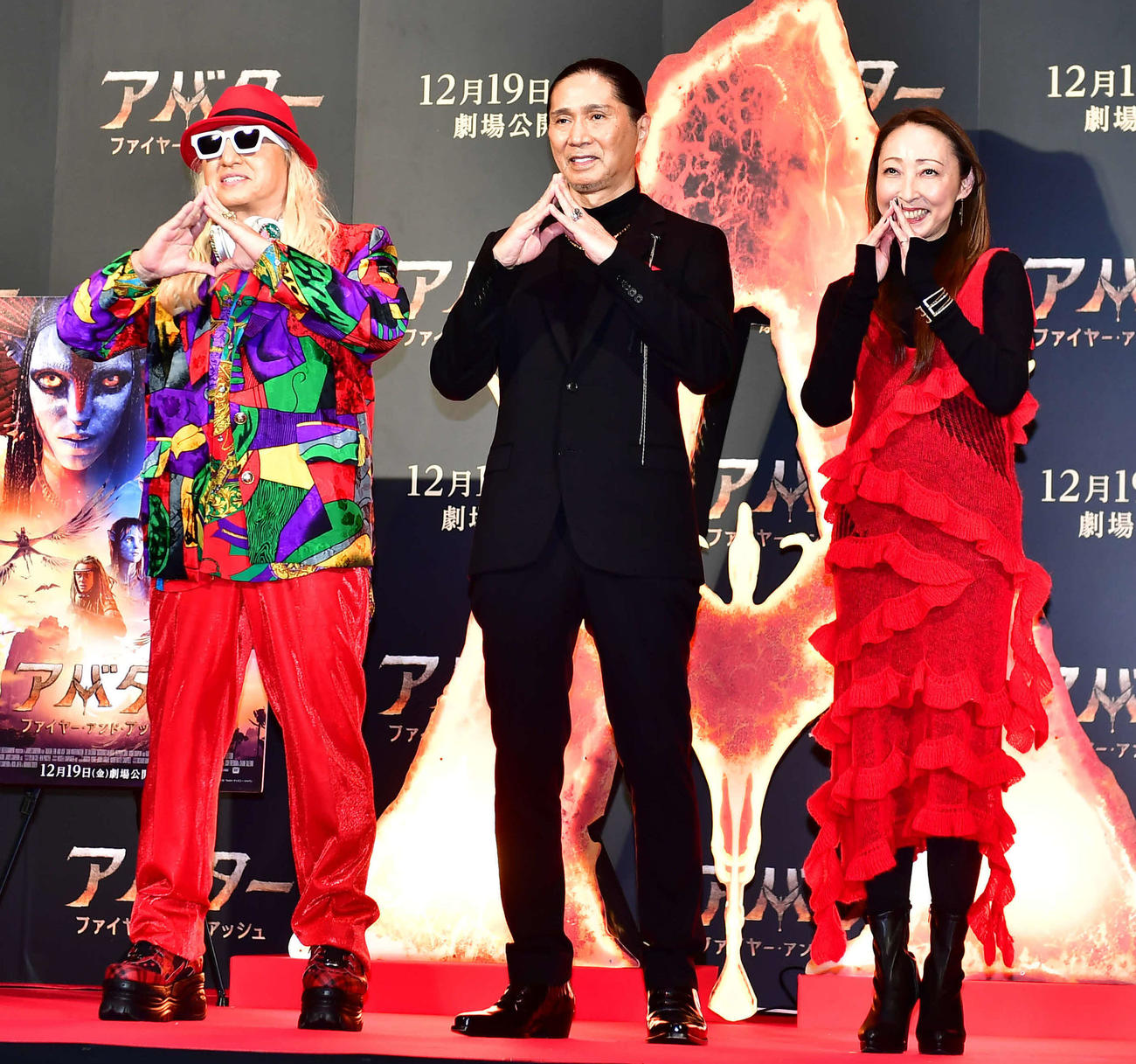 映画「アバター：ファイヤー・アンド・アッシュ」ファイヤーステージイベントに出席した、左からTRFのDJ KOO、SAM、CHIHARU（撮影・松尾幸之介）