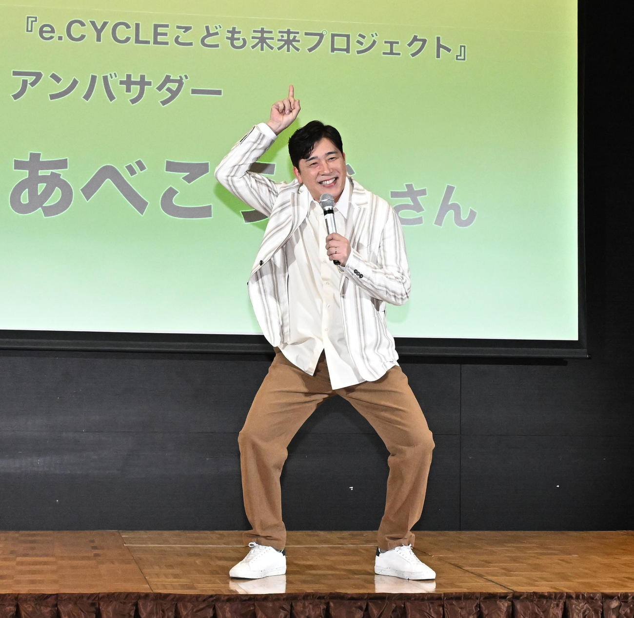 「Pikaでんきローンチイベント」に登場したあべこうじ（撮影・千葉一成）