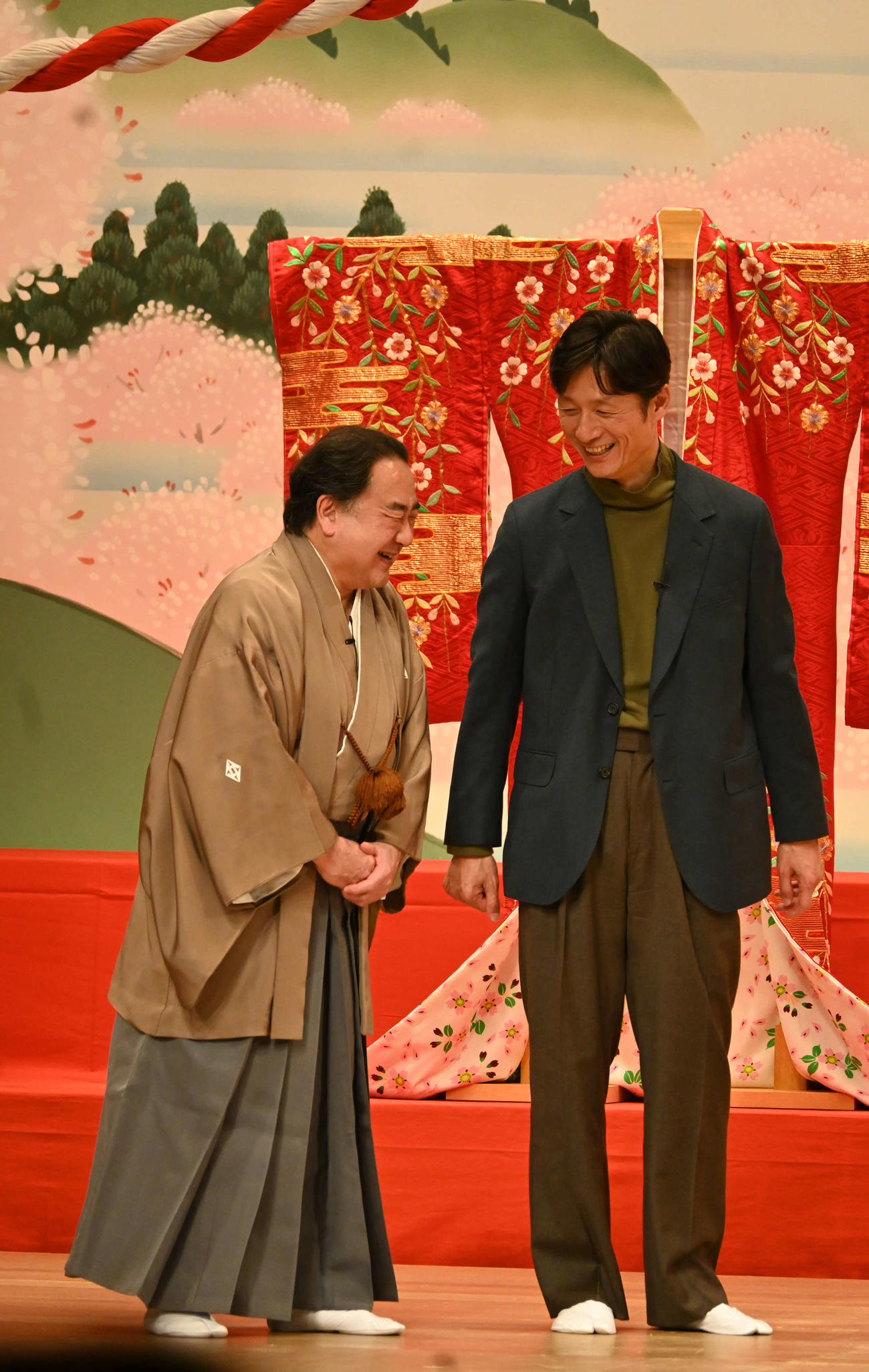 記念トークイベント「映画『国宝』と『京鹿子娘道成寺」に出演した李相日監督（右）中村鴈治郎（撮影・松浦隆司）