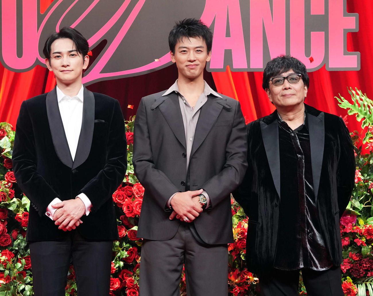 Netflix映画「10DANCE」配信記念イベントに登壇する、左から町田啓太、竹内涼真、大友啓史監督（撮影・小島史椰）