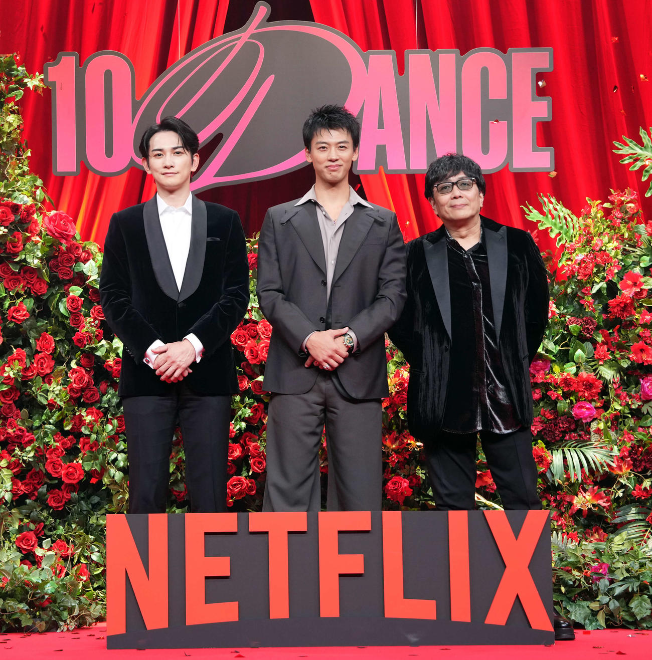 Netflix映画「10DANCE」配信記念イベントに登壇する、左から町田啓太、竹内涼真、大友啓史監督（撮影・小島史椰）