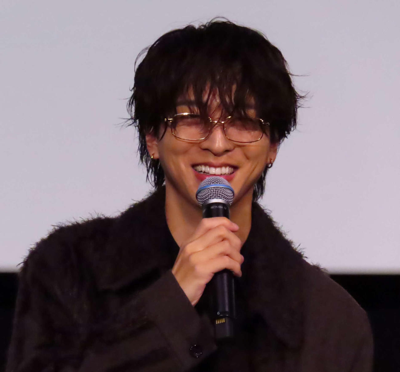 映画「天文館探偵物語」公開御礼舞台あいさつに登壇した寺西拓人