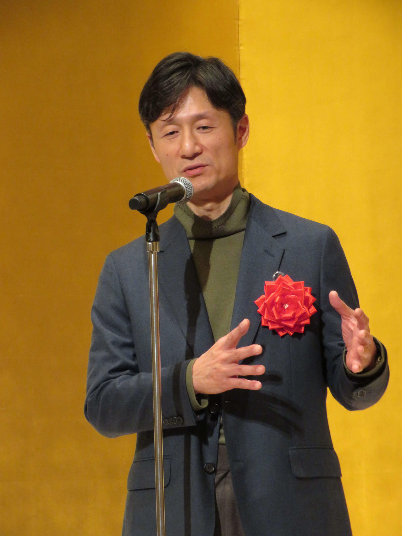 野間文芸賞、野間文芸新人賞、野間児童文芸賞、野間出版文化賞贈呈式に登壇した李相日監督（撮影・村上幸将）