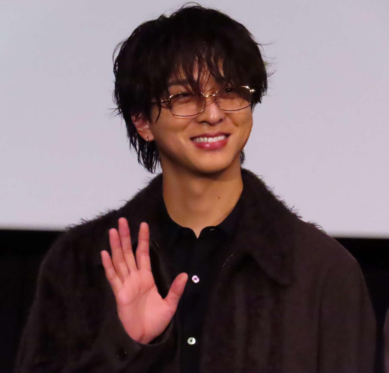 映画「天文館探偵物語」公開御礼舞台あいさつに登壇した寺西拓人