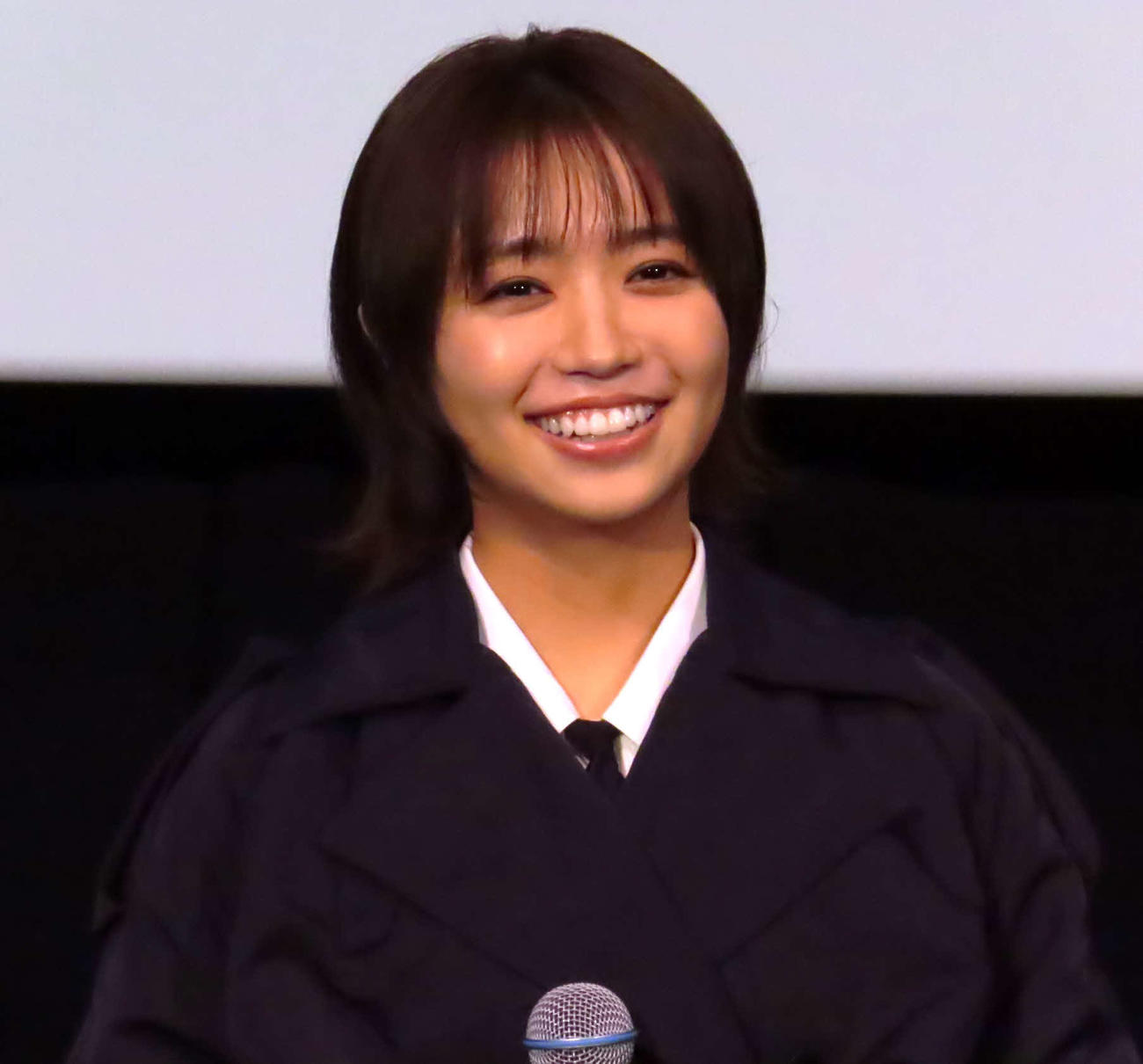 映画「天文館探偵物語」公開御礼舞台あいさつに登壇した大原優乃