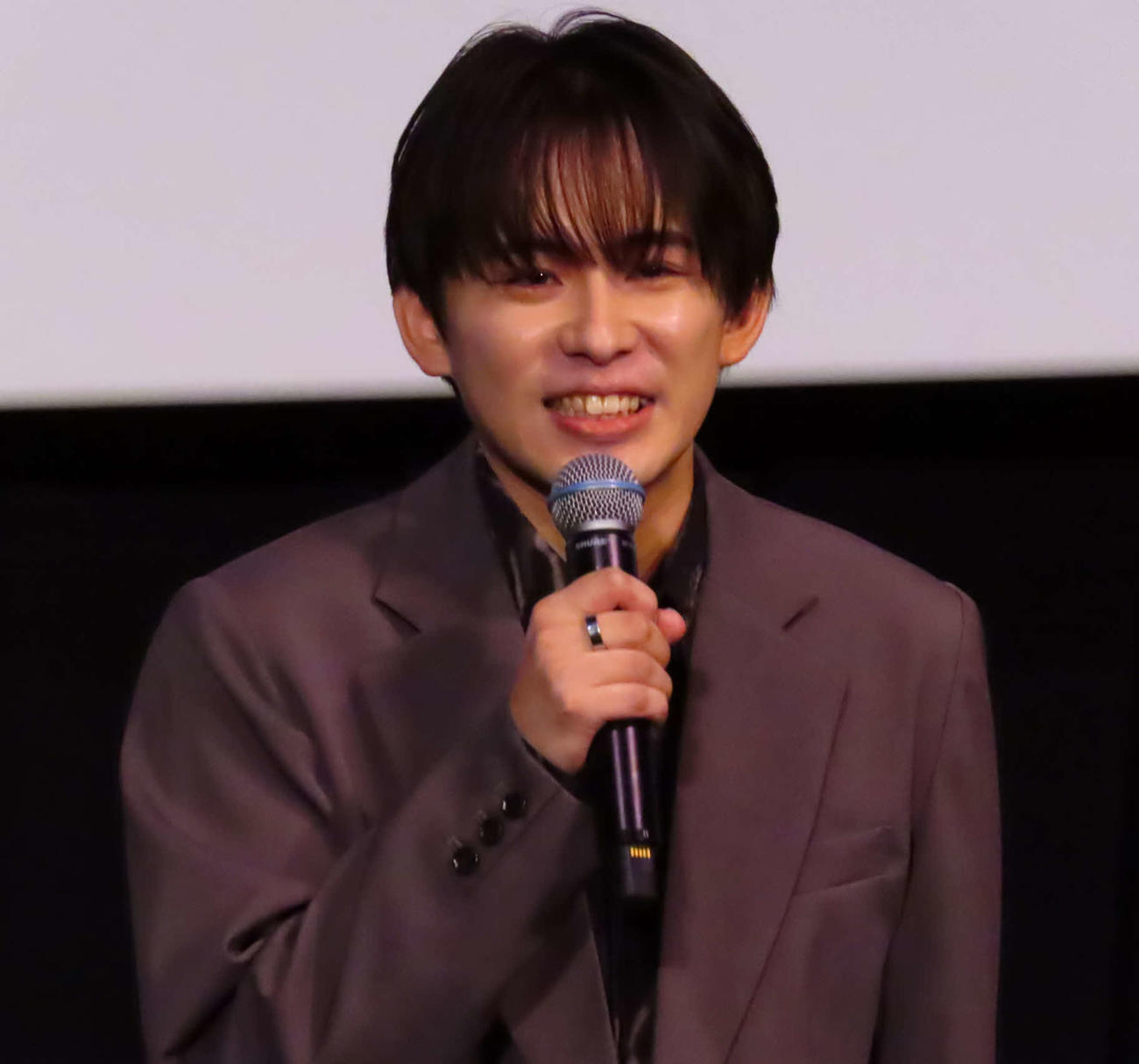 映画「天文館探偵物語」公開御礼舞台あいさつに登壇した肥後遼太郎