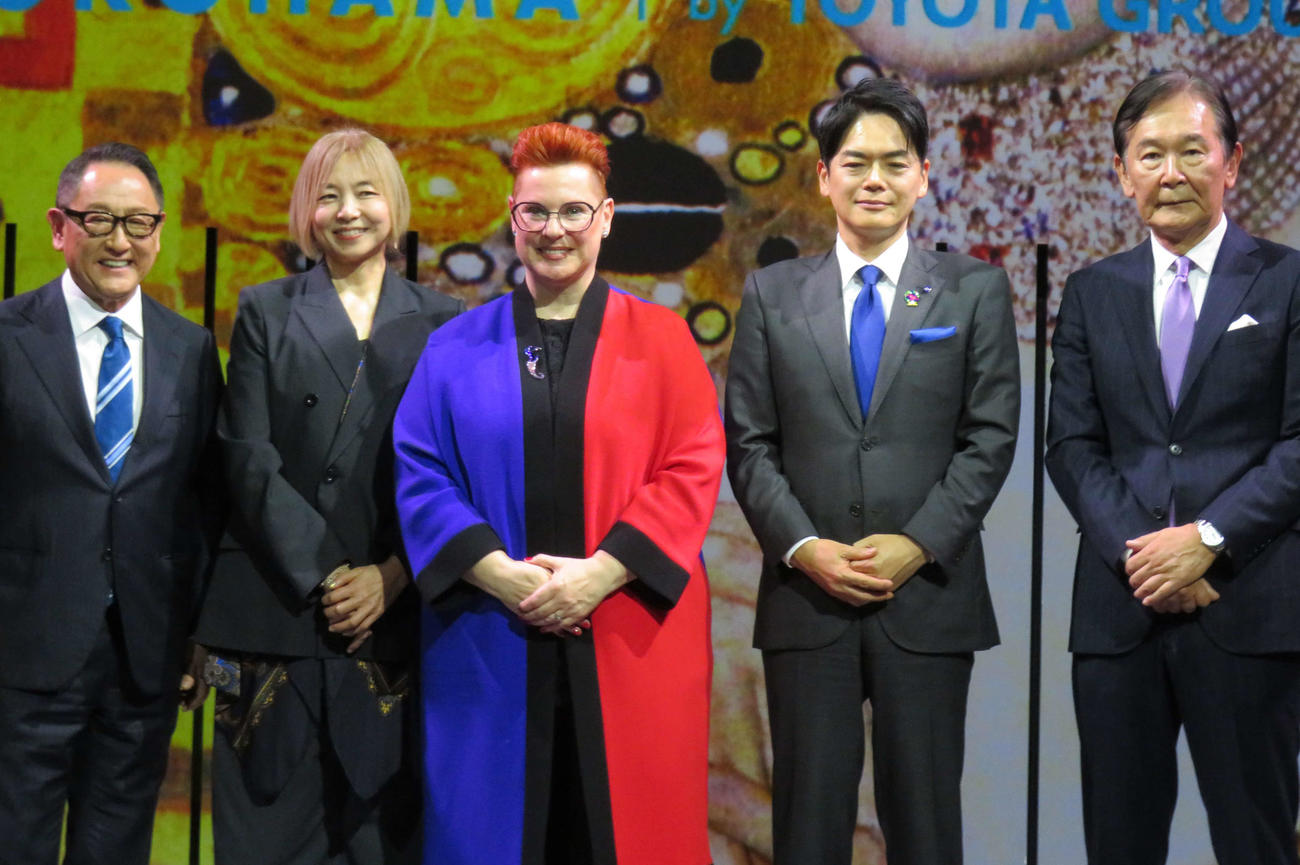 トークイベントを行った、左からトヨタグループの豊田章男会長、山口智子、駐日オーストリアのベルカ大使、横浜市の山中竹春市長、文化庁の都倉俊一長官
