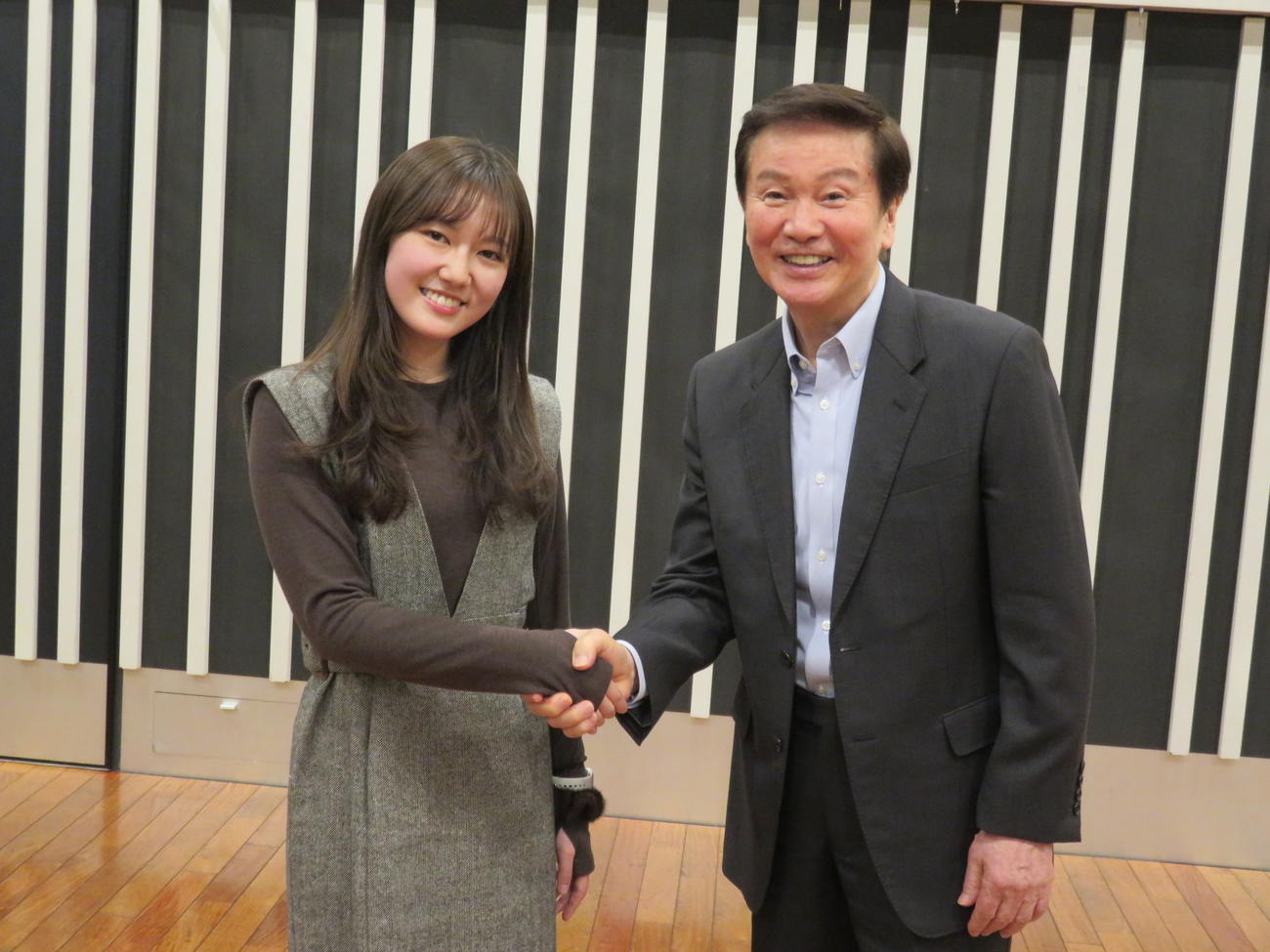 文音（左）と森田健作