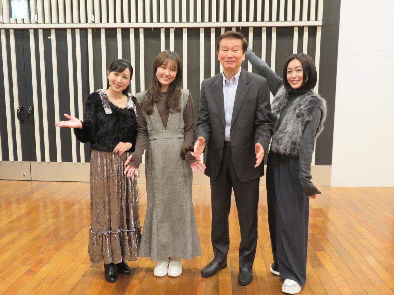 収録に参加した、左から西村知美、文音、森田健作、酒井法子