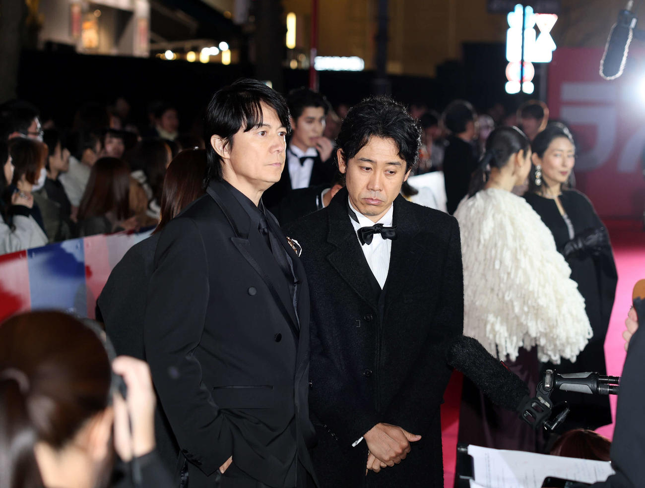 「ラストマン」レッドカーペットセレモニーに臨む福山雅治（左）と大泉洋（撮影・鈴木正人）