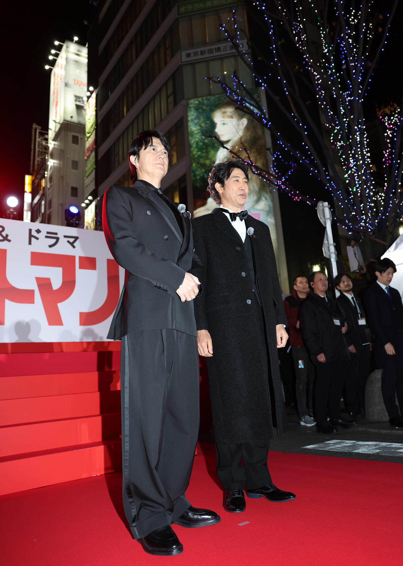 「ラストマン」レッドカーペットセレモニーに臨む福山雅治（左）と大泉洋（撮影・鈴木正人）