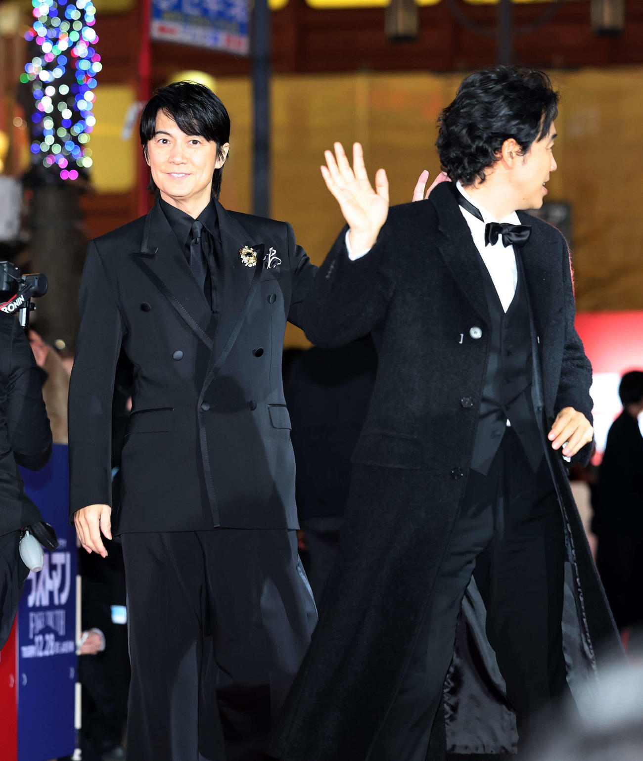 「ラストマン」レッドカーペットセレモニーに臨む福山雅治（左）と大泉洋（撮影・鈴木正人）