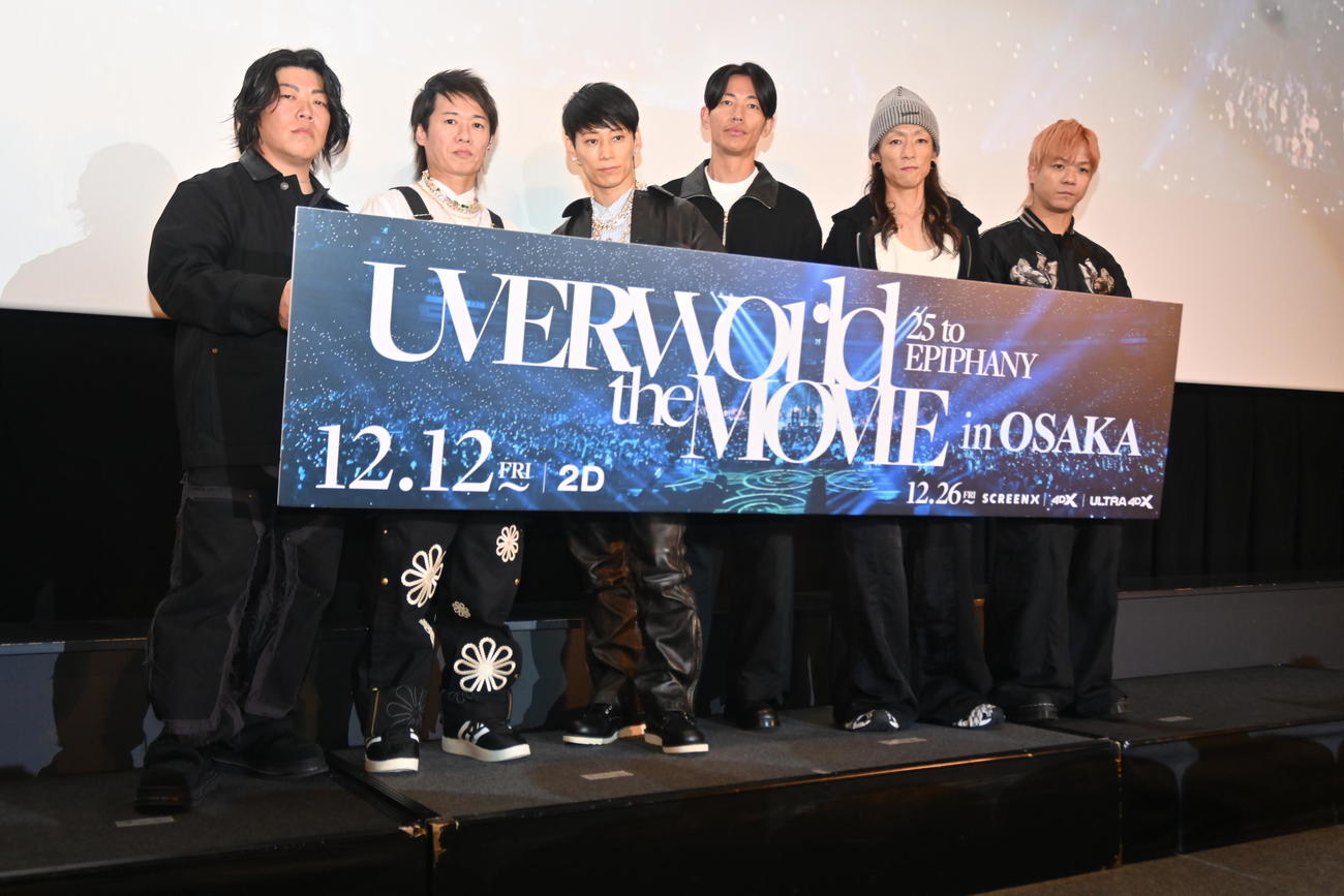 左からUVERworldの誠果、克哉、TAKUYA∞、真太郎、彰、信人（撮影・松浦隆司）