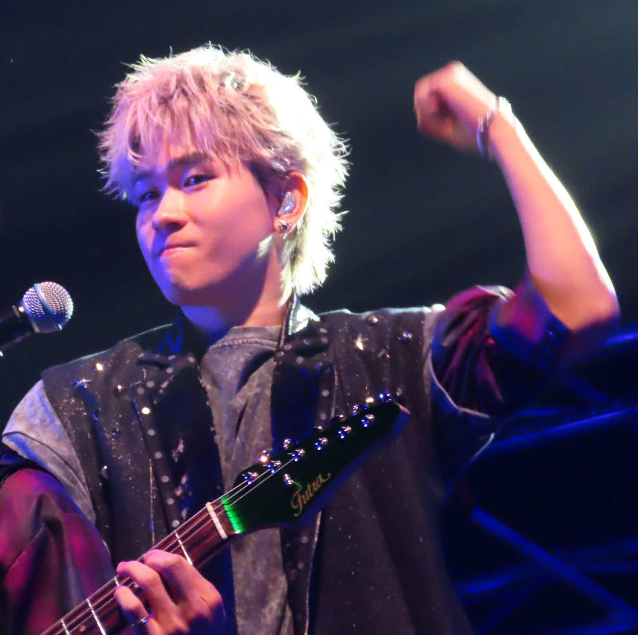 「バリバリ！BANDやろうぜ!!」ゲネプロで演奏する奥田力也